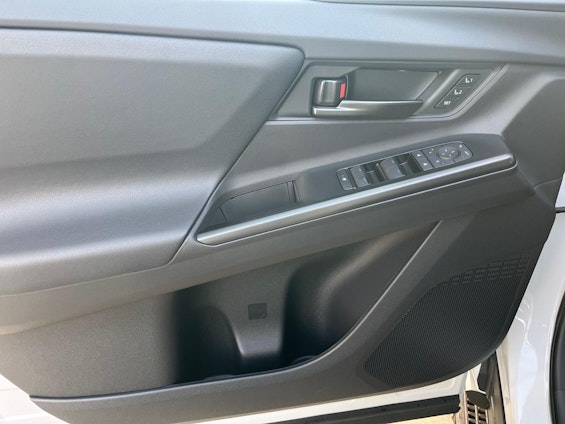 Vehicle image 17 Vehicle image 17