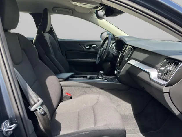 VOLVO V60 2.0 B3 Momentum