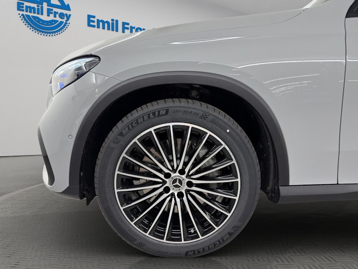 Vehicle image MERCEDES-BENZ GLC 220