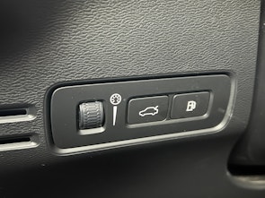 Vehicle image VOLVO XC40 1.5 T5 TE R-Design