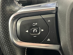 Vehicle image VOLVO XC40 1.5 T5 TE R-Design