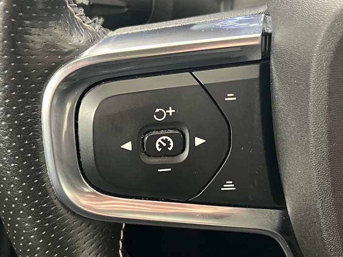 Vehicle image VOLVO XC40