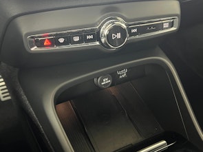 Vehicle image VOLVO XC40 1.5 T5 TE R-Design