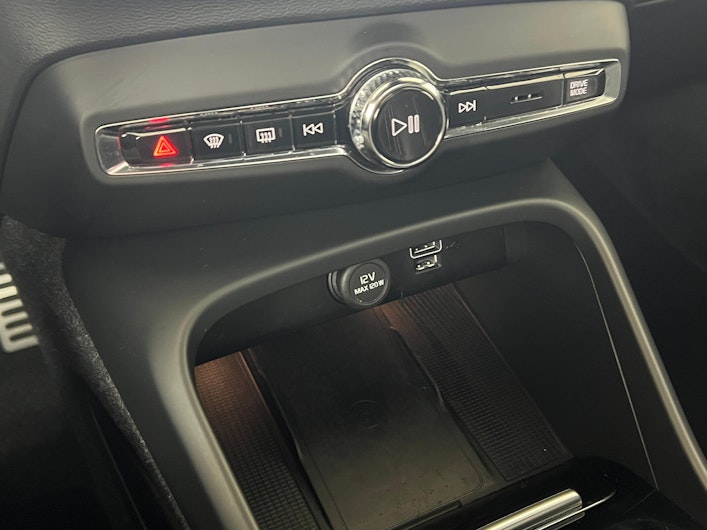 Vehicle image VOLVO XC40