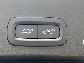 Vehicle image VOLVO XC40 1.5 T5 TE R-Design