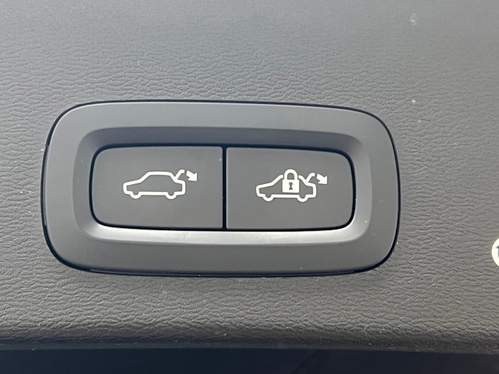 Vehicle image VOLVO XC40