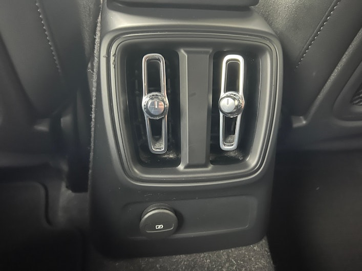 Vehicle image VOLVO XC40