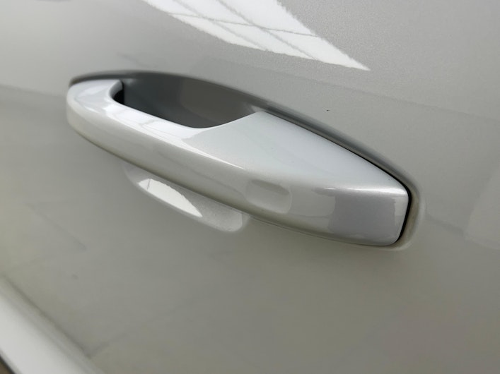 Vehicle image VOLVO XC40