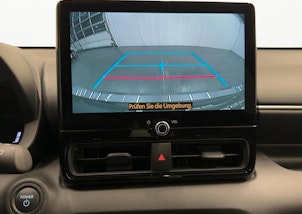 Vehicle image TOYOTA Yaris 1.5 VVT-i HSD Trend