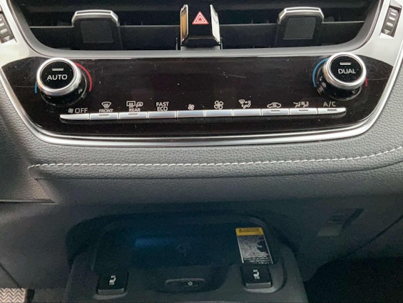 Vehicle image 14 Vehicle image 14