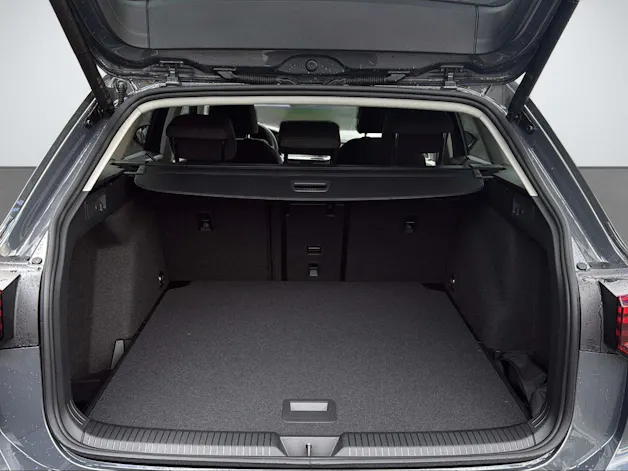 VW Golf VIII Variant 1.5 eTSI Life DSG