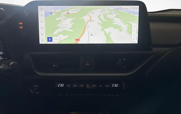 Lexus UX 300h F-Line - Ruote invernali incluse