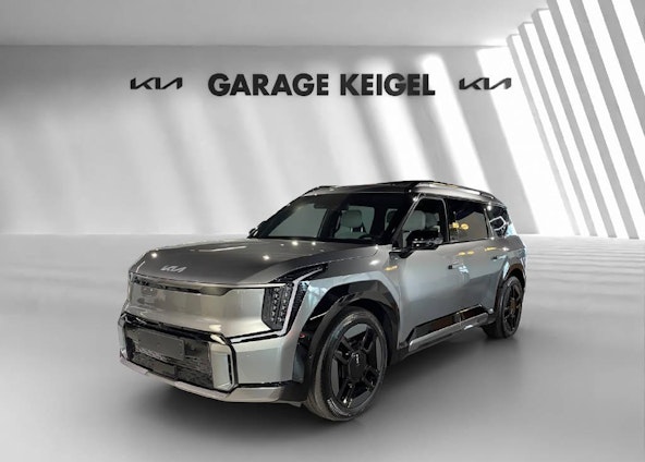 First vehicle image First vehicle image