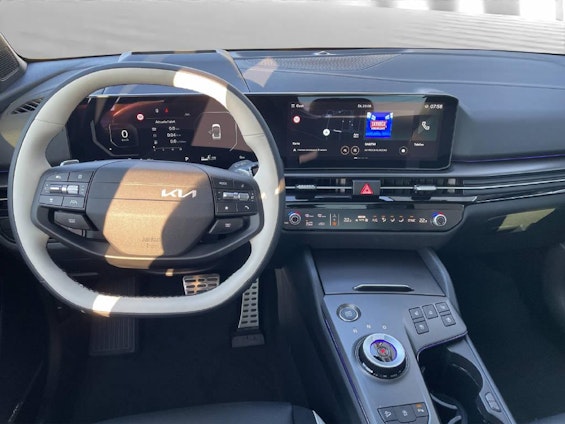 Vehicle image 4 Vehicle image 4