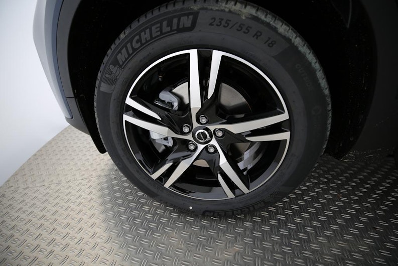 Vehicle image VOLVO XC40