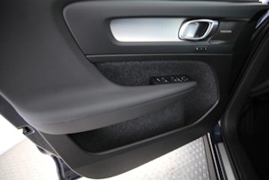 Vehicle image VOLVO XC40 2.0 B3 MH Plus Dark