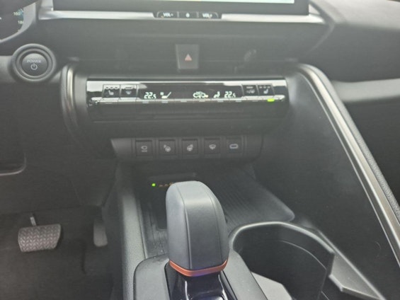 Vehicle image 14 Vehicle image 14