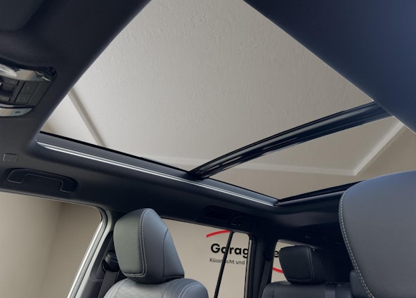 Vehicle image 16 Vehicle image 16