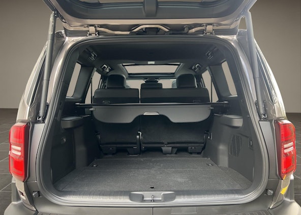 Vehicle image 18 Vehicle image 18