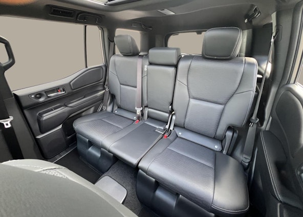 Vehicle image 17 Vehicle image 17