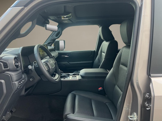 Vehicle image 8 Vehicle image 8