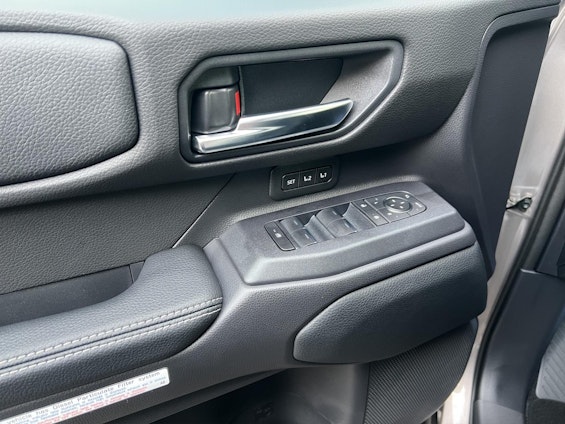 Vehicle image 9 Vehicle image 9