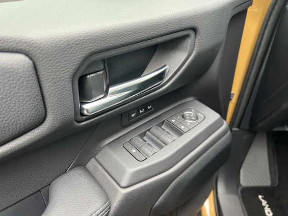 Vehicle image 15 Vehicle image 15