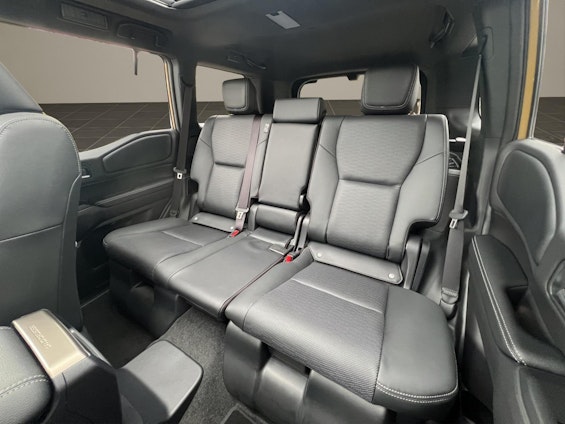 Vehicle image 17 Vehicle image 17