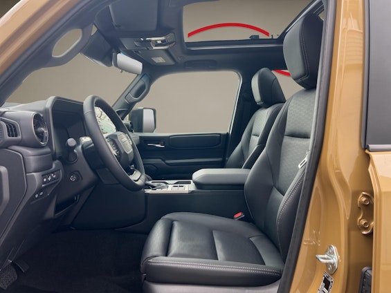 Vehicle image 8 Vehicle image 8