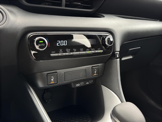 Vehicle image 14 Vehicle image 14