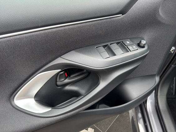 Vehicle image 16 Vehicle image 16