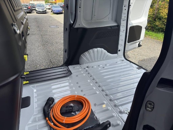 Vehicle image 16 Vehicle image 16