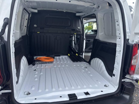 Vehicle image 15 Vehicle image 15