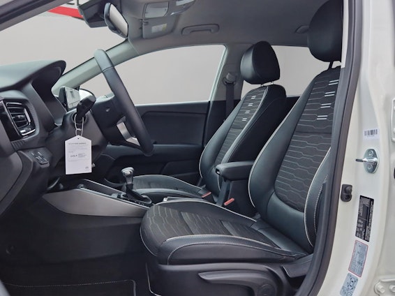 Vehicle image 8 Vehicle image 8