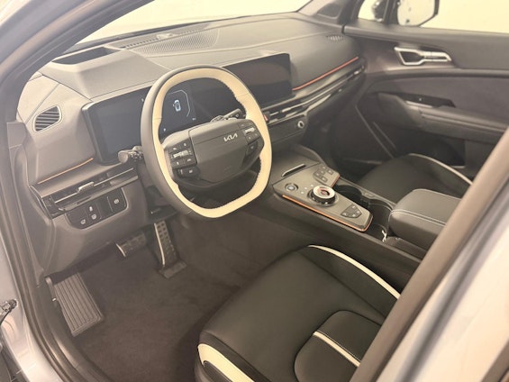 Vehicle image 5 Vehicle image 5