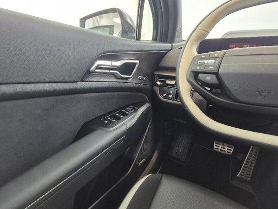 Vehicle image 9 Vehicle image 9