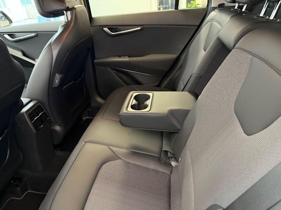 Vehicle image 6 Vehicle image 6