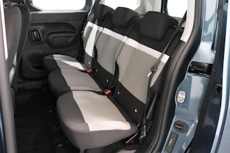 https://vehicle.imgix.net/4065689/77841956-11bd-431a-99c6-fbfd2ce40c9c.JPG