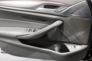 Vehicle image BMW 530i xDrive SAG