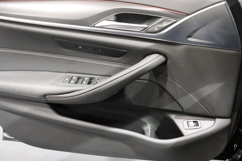 Vehicle image BMW 5 SERIES