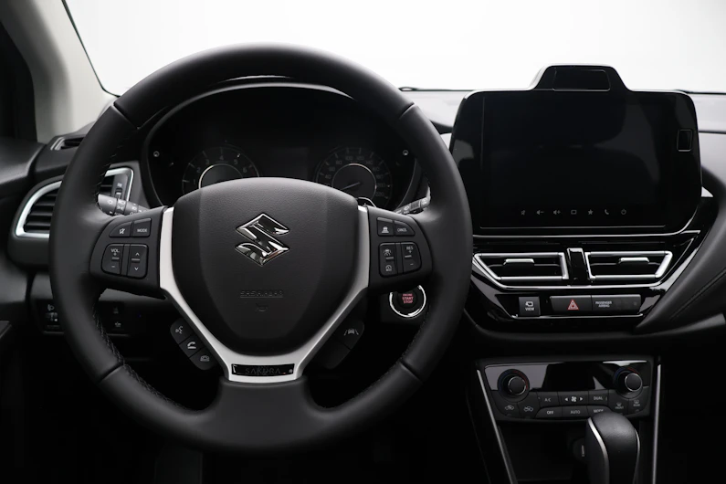 Fahrzeugbild SUZUKI S-CROSS