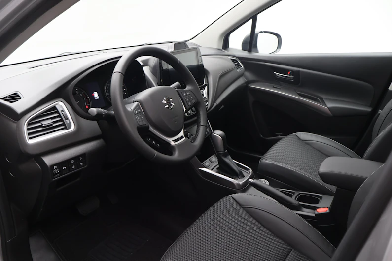 Fahrzeugbild SUZUKI S-CROSS