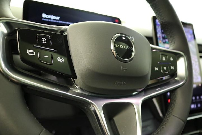 Vehicle image VOLVO EX 90