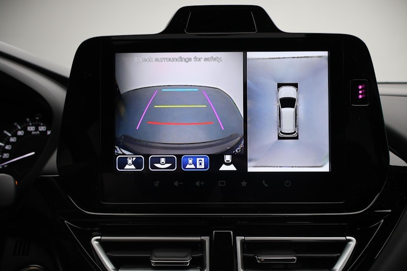 Vehicle image SUZUKI S-CROSS