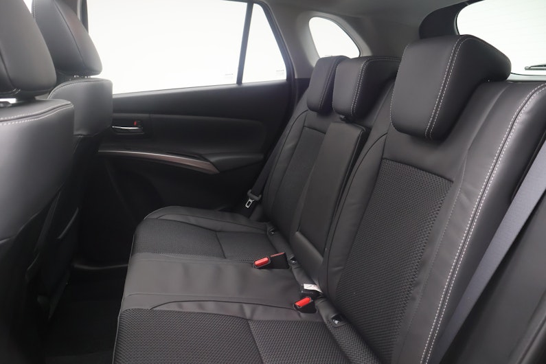 Vehicle image SUZUKI S-CROSS