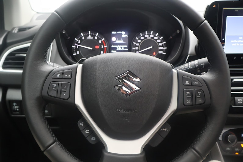 Vehicle image SUZUKI S-CROSS