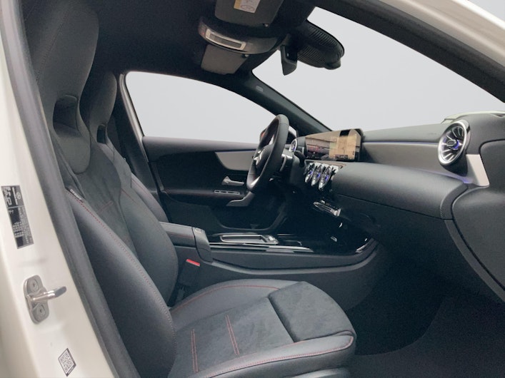 Vehicle image MERCEDES-BENZ A 180