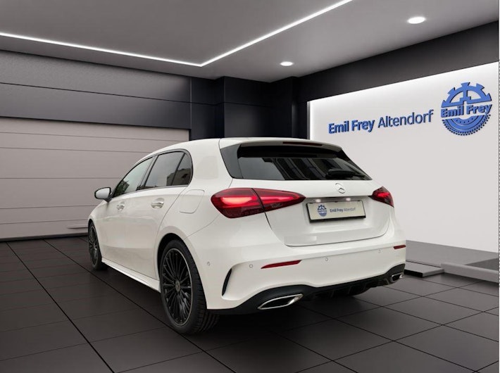 Vehicle image MERCEDES-BENZ A 180