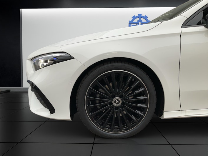 Vehicle image MERCEDES-BENZ A 180