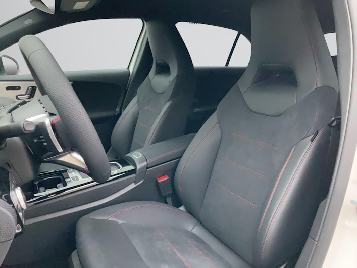 Vehicle image MERCEDES-BENZ A 180